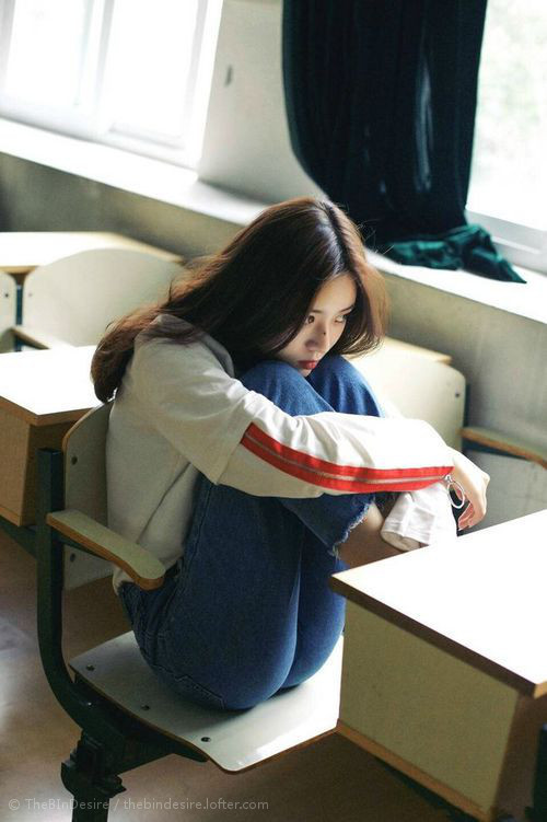 校园体育活动对学生心理健康及情绪调节的影响，分析学校体育对学生身心和社会适应的影响