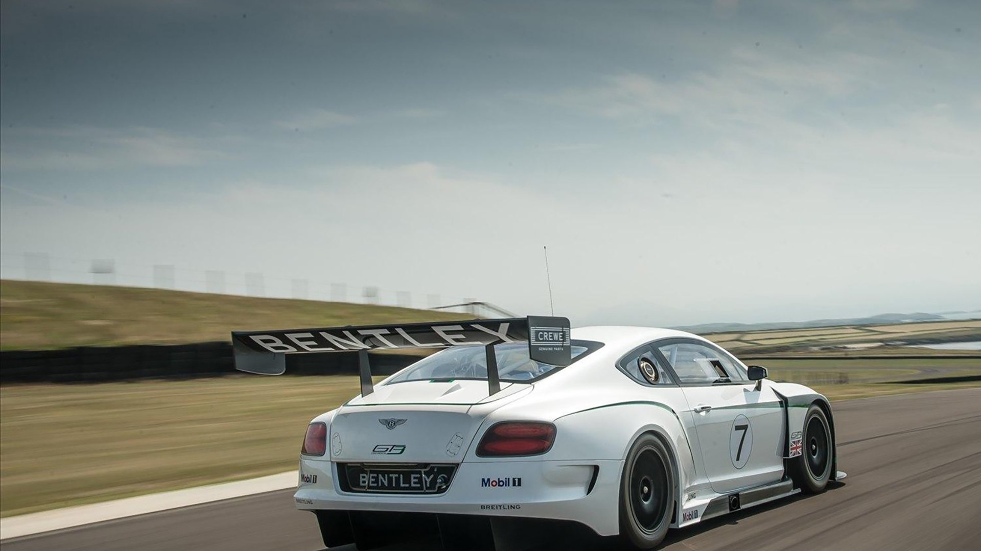 麦考的领导风范,成为全黑队历史的象征,麦考3个总冠军